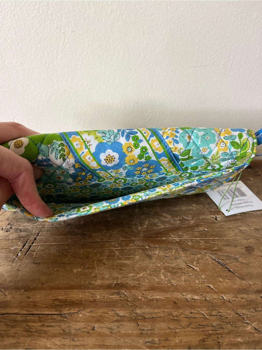Vera Bradley NWT Quilted Travel Wallet English Meadow - Picture 7 of 15